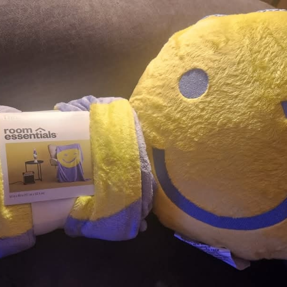 Room Essentials Yellow Smiley Face Pillow And Throw